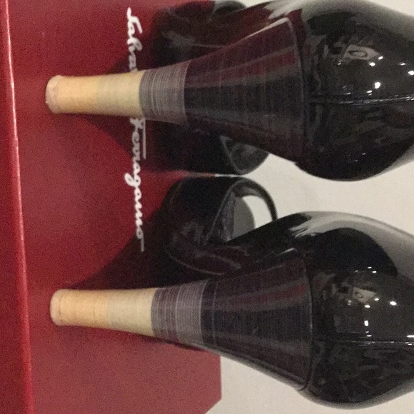 Ferragamo open toe black patent pumps size 7.5 - Picture 6 of 9